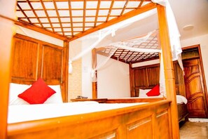 Room, 4 Bedrooms, Balcony, Pool View