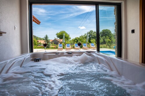 Villa Brusiana with heated pool