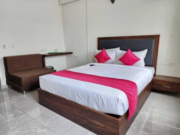 Standard Studio, City View | Free WiFi