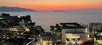 THEA HOTEL