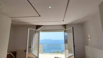Deluxe Double Room, Sea View | Free WiFi