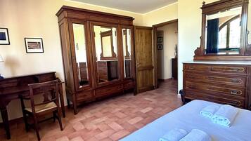 2 Schlafzimmer, Bügeleisen/Bügelbrett, Bettwäsche