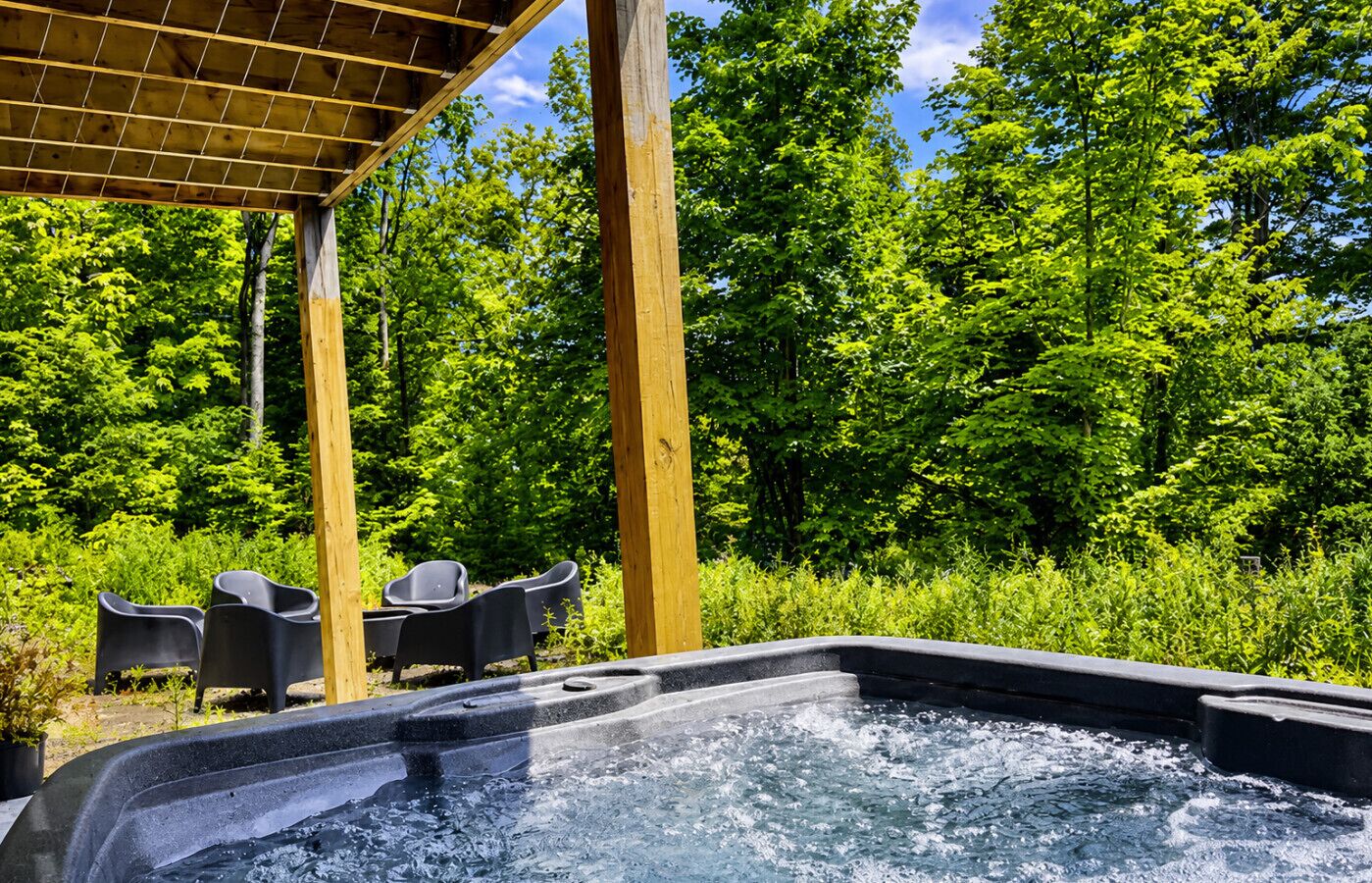Outdoor spa tub