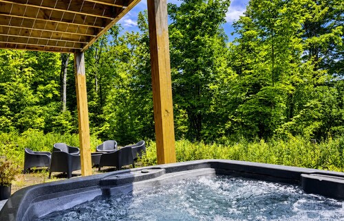 Le Chalet Grewal, Spa, foyer et Nature!
