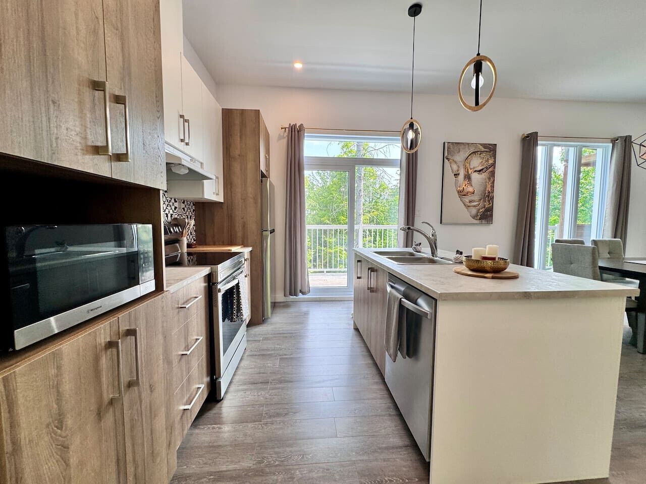 Frigorífic, microones, forn i placa de cuina 