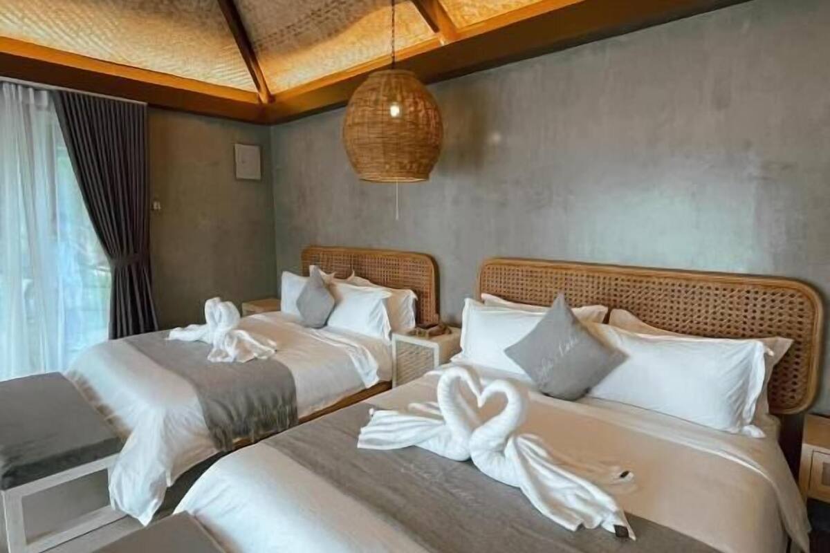 Deluxe Room, Lake View | In-room safe, free WiFi, bed sheets