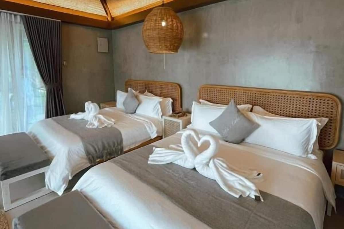 Deluxe kamer, uitzicht op meer | Een kluis op de kamer, gratis wifi, beddengoed