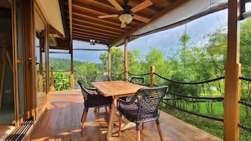 Deluxe Room, Lake View | In-room safe, free WiFi, bed sheets