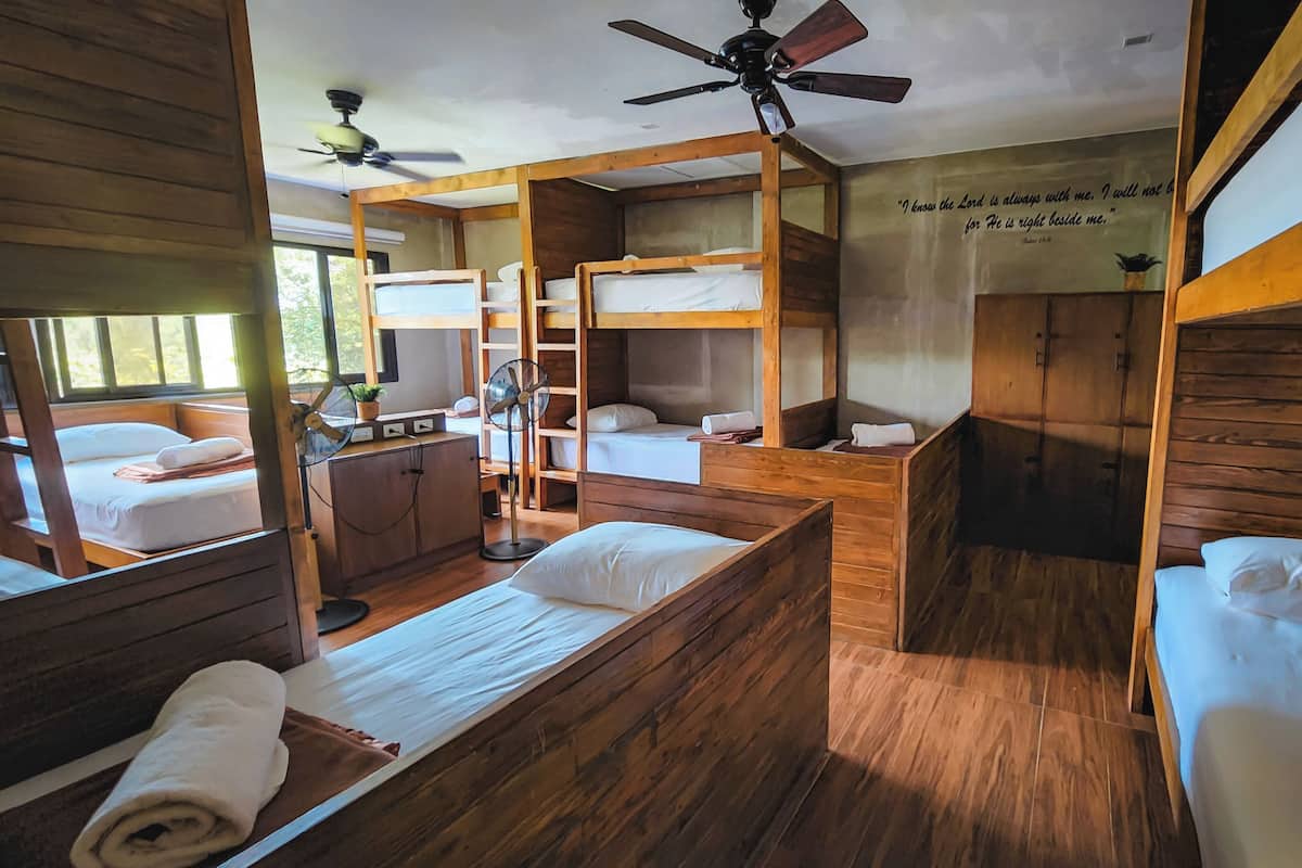 Chambre de base (14-Pax Guesthouse) | Coffre-fort, accĂšs au Wi-Fi (inclus), literie fournie