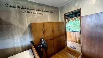 Shared Dormitory | In-room safe, free WiFi, bed sheets