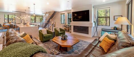 Smart-TV, Kamin, Tischfußball, Computerbildschirme