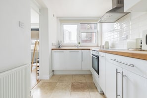 Apartment | Private kitchen | Full-sized fridge, microwave, oven, stovetop