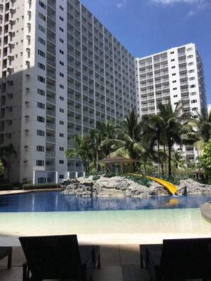 Exterior - Relax in Pasay City's Best Kept Secret - Spacious Condo With Garden View (Pasay)