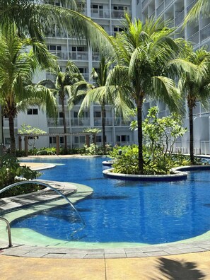 Pool - Relax in Pasay City's Best Kept Secret - Spacious Condo With Garden View (Pasay)