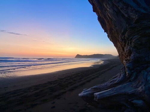 Private Saltwater Pool, Mountain Views, 3min Beach