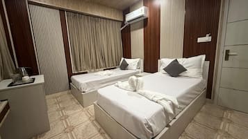 Classic Room | Laptop workspace, free WiFi