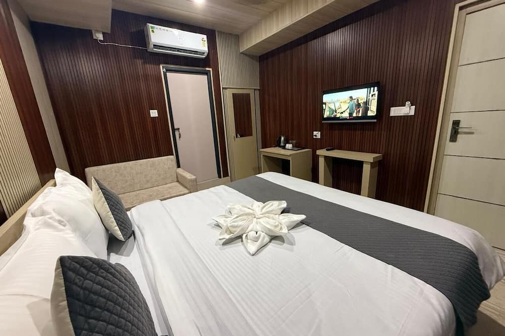 Hotel Alohi Grand