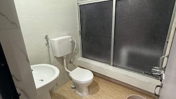 Classic Room | Bathroom