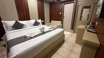 Classic Room | Laptop workspace, free WiFi