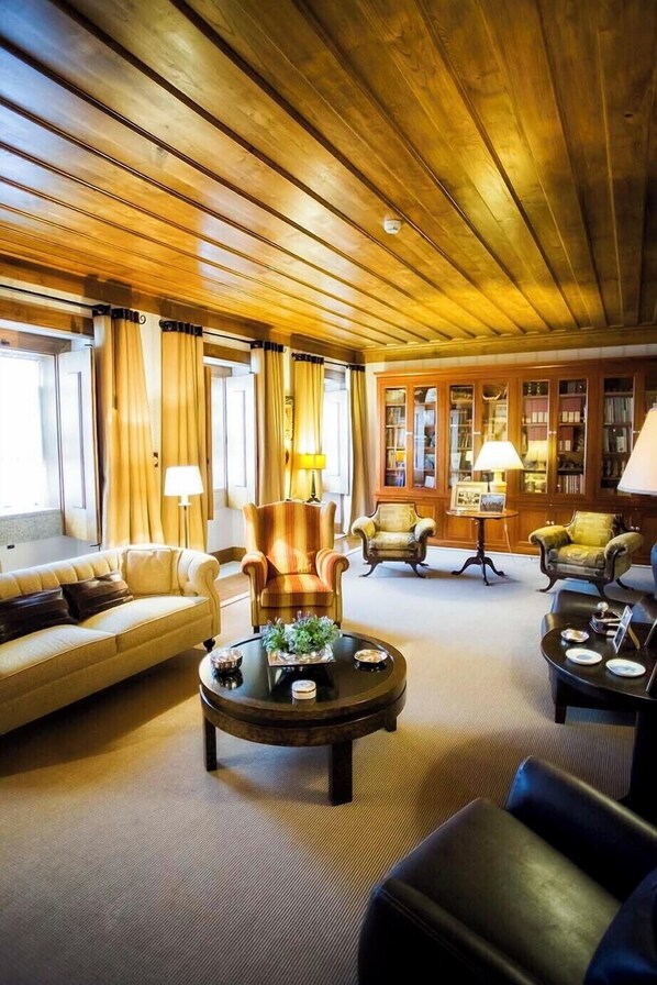 Maison familiale, 5 chambres | Aire de séjour
