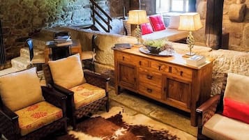 Apartment, 2 Bedrooms | Living area