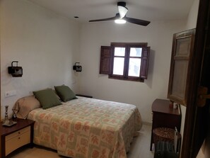 1 bedroom, iron/ironing board, WiFi, bed sheets - Cortijo in the city near the beach (Almería)