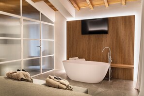 Junior Suite, Balcony, Valley View | In-room safe, individually furnished, desk, laptop workspace - Sogno di Davide Country House (Assisi)