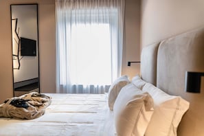 Deluxe Room, Valley View | Peti besi dalam bilik, dilengkapkan perabot secara berasingan, meja
