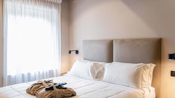 Kamar Deluks, pemandangan lembah | Brankas, dilengkapi dengan perabotan berbeda-beda, dan meja kerja