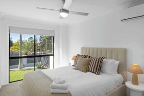 4 bedrooms, desk, iron/ironing board, WiFi