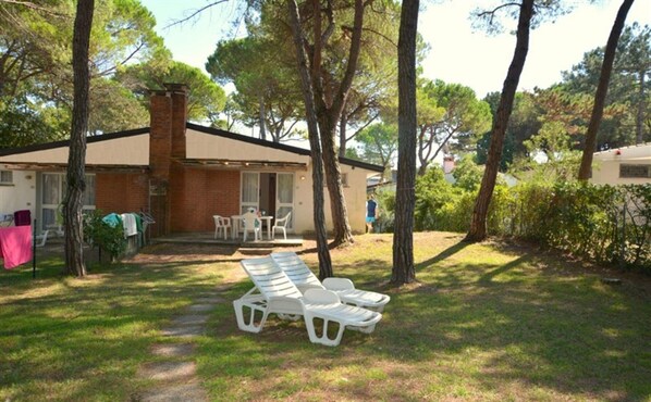 Garden - Family Villa Near Beach in Lignano (Lignano Sabbiadoro)