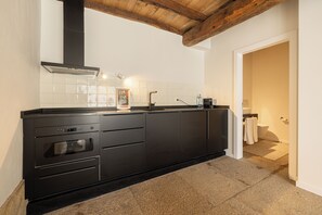 Casa superior | Minibar, caja de seguridad en la habitación y insonorización 