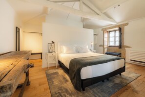 Minibar, in-room safe, iron/ironing board, free WiFi