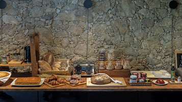 Free daily full breakfast