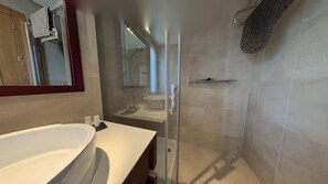 Shower, hair dryer, towels - Casa Fairway Oasis-An MHR Property (Roldan)