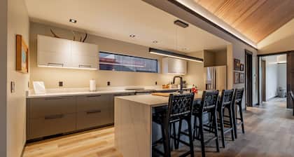 Rebel Row- newly built condo minute from downtown Cody