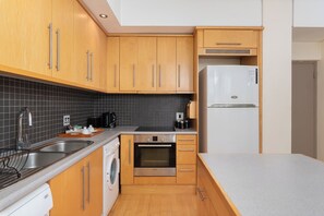 Executive Apartment, Balcony, City View | Private kitchen