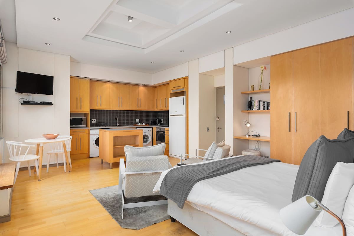 Apartemen Eksekutif, balkon, pemandangan kota | Wi-Fi gratis