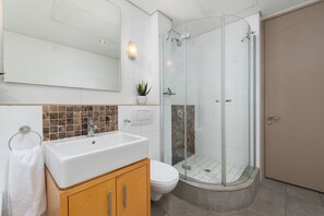 Apartament executiu, balcó, vistes a la ciutat | Bany