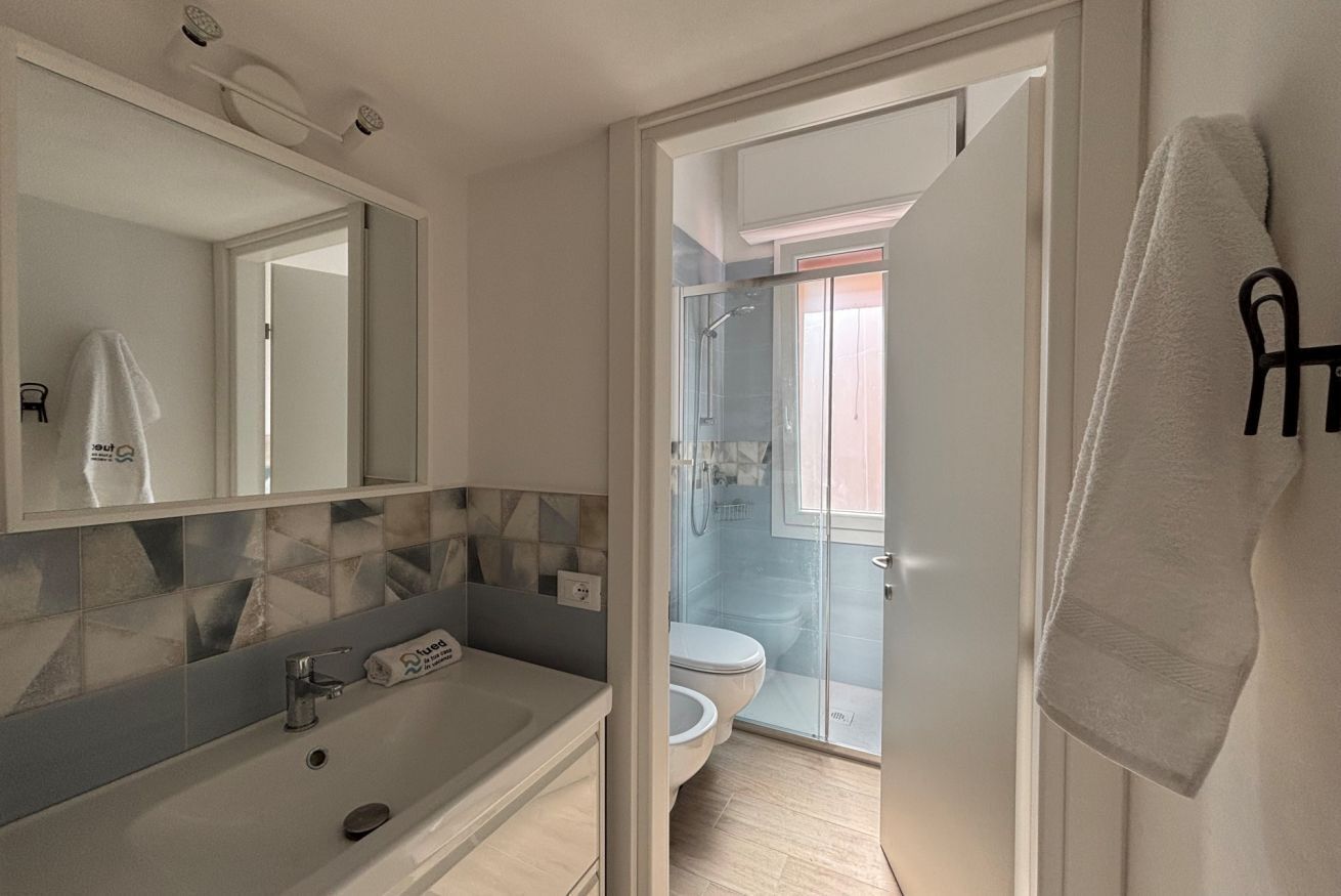 Dusche, Bidet, Handtücher