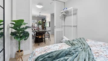 2 bedrooms, iron/ironing board, WiFi, bed sheets