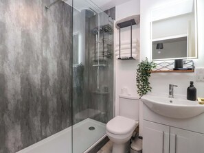 Cottage | Bathroom | Shower
