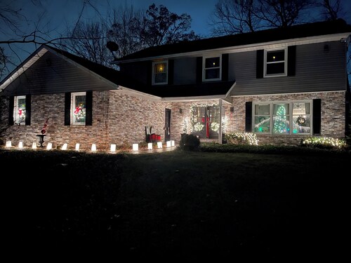 Spacious House w/ Charming Backyard in quiet neighborhood 5.2 mi from ND Stadium