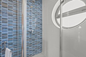 Shower - Sky Residence Penthouse (Lagos)