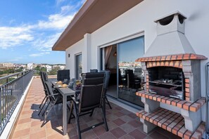 Outdoor dining - Sky Residence Penthouse (Lagos)