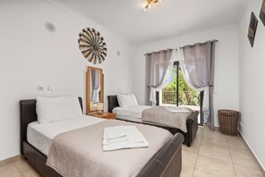 3 bedrooms, iron/ironing board, WiFi, bed sheets