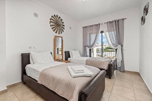 3 soverom, strykejern/-brett, wi-fi og sengetøy