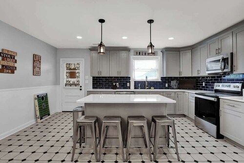 Large Tiger's Den @ Liberty Park