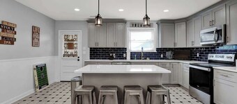 Large Tiger's Den @ Liberty Park