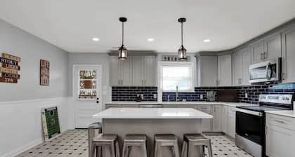 Large Tiger's Den @ Liberty Park